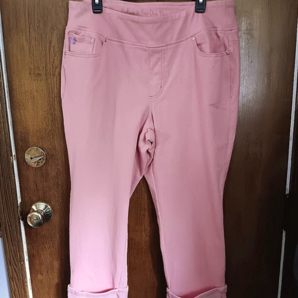 Adorable coral colored Believe in your own Beauty stretch capri jeans EUC